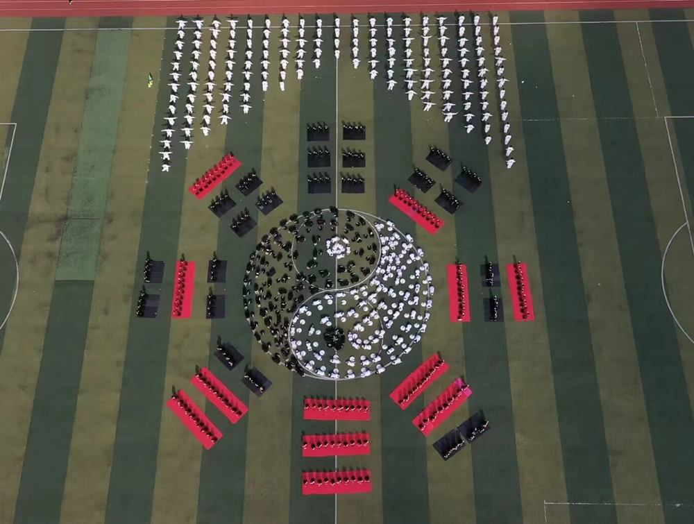 “千年导引八段锦”表演