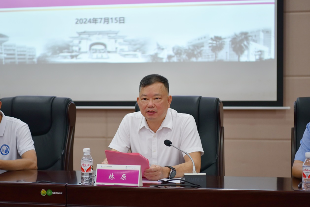 林原主持开班仪式