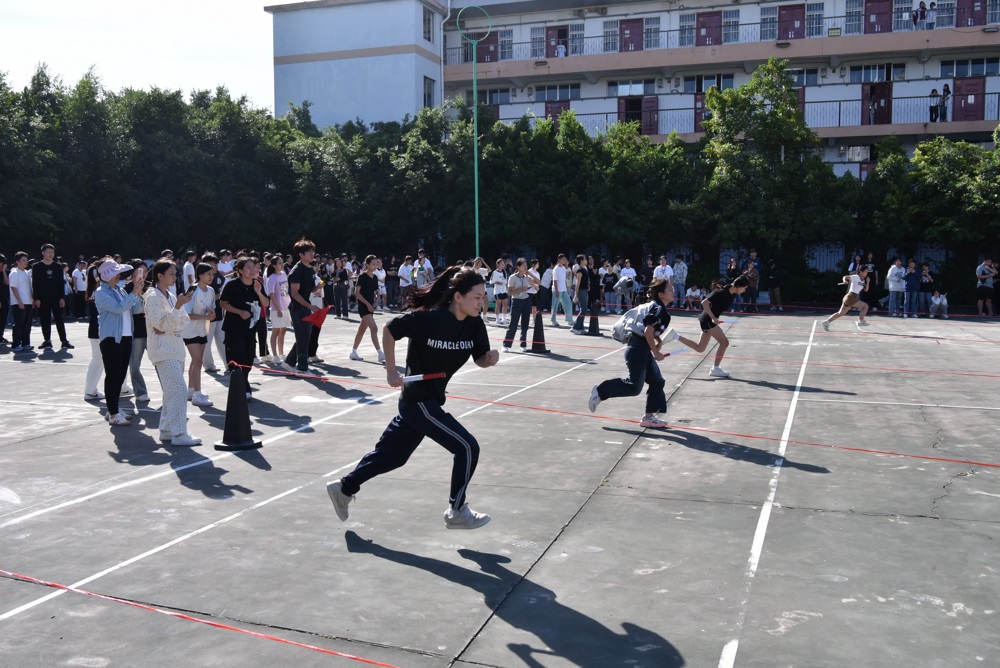 女子组折返接力赛