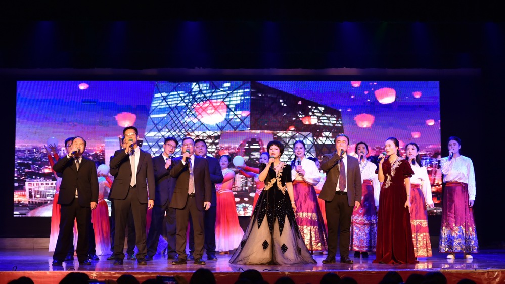 党政班子和中层代表节目表演