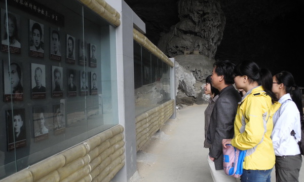 参观广西农民运动讲习所旧址