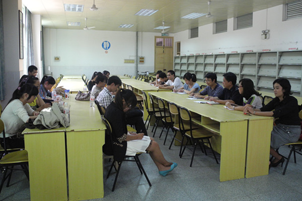 在南宁市一职高座谈