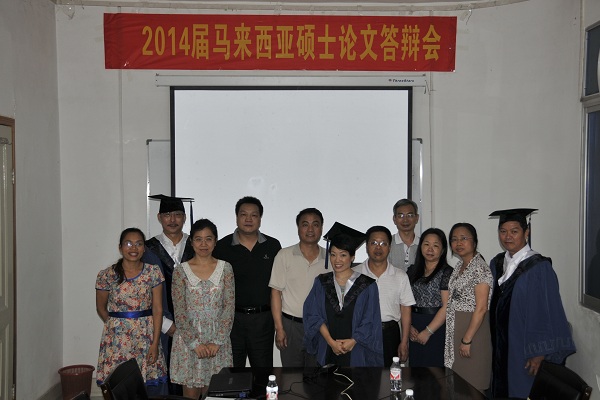 参加答辩师生合影