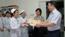 一附院领导与全院护士欢度护士节