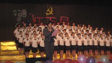 秉承革命传统 唱响红色五月——记附设中医学校2011年“红五月”大合唱比赛