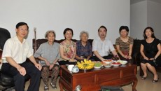 一附院领导慰问离休老干部和生活困难党员