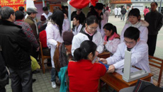 赛恩斯新医药学院组织开展“学雷锋”活动