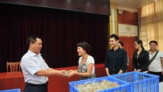 瑞康医院对实习生、研究生进行中秋慰问