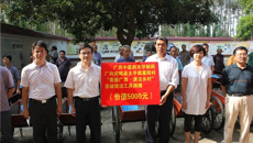 制药厂向“美丽广西·清洁乡村”活动联系村捐赠清洁工具及药品