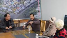 护理学院离退休老同志在大学仙葫校区进行参观考察活动