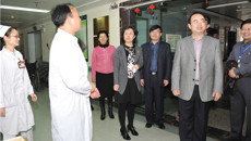 一附院领导节后第一天慰问医务人员