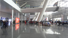 一附院“三八节”组织离退休老同志参观南宁机场新航站楼