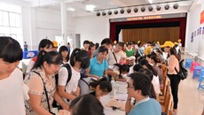 满腔热情 服务周到——广西中医学校迎来2015级新生