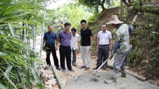 董塔健副书记到我校隆安定点扶贫村检查脱贫摘帽工作