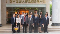 香港特别行政区政府驻粤经济贸易办事处  邓家禧主任一行到我校访问