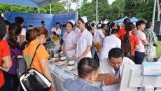 弘扬传统文化 促进健康养老——广西中医学校参加2016年广西职业教育活动周启动仪式