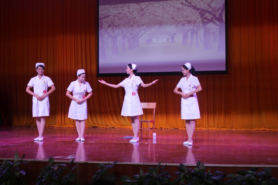 礼仪风采大赛中选手集体秀环节