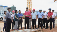 国家中医药管理局规划财务司苏钢强司长考察我校