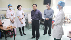 罗伟生副校长看望即将参加第八届全国高等医学院校大学生临床技能竞赛参赛选手