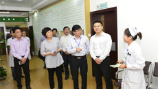 国家中医药管理局医政司副处长严华国一行到一附院参观调研