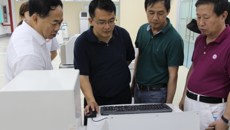 国家中医药管理局人事教育司副司长王振宇一行到我校医学教育实训中心调研