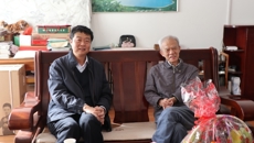 我校开展2018年春节节前慰问职工活动