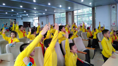 我校大学生兰风古琴社将古琴文化带进小学校园