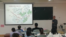 壮医药学院邀请壮医专家指导教学培训