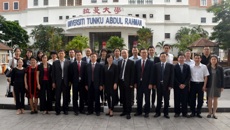 星空彩票老版本下载代表团随广西教育代表团赴马来西亚参加教育合作论坛