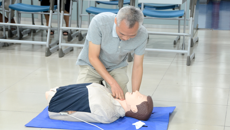 壮医药学院教师教学发展分中心开展教师临床技能培训