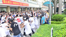 一附院举办“凝心聚力·构建和谐广中医”拔河比赛