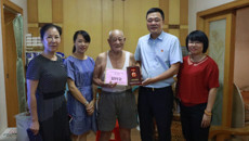 国庆、重阳节前夕，一附院走访慰问离退休干部职工