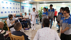 瑞康临床医学院红十字志愿服务队开展“尊老爱幼，情暖病房”阳光助残志愿服务活动
