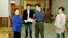 制药厂党委开展“暖心行动”系列主题党日活动之慰问困难和生病住院职工