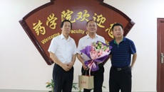 自治区科协领导走访慰问我校奉建芳教授