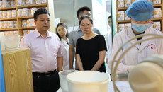 冷静副校长陪同复旦大学徐建青教授到附属瑞康医院考察交流