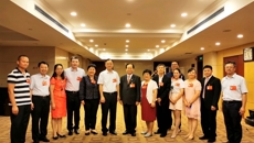 我校附属瑞康医院党委书记高宏君，大学生红十字会志愿者李玉琼参加中国红十字会第十一次全国会员代表大会，接受习主席的会见和合影