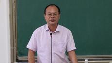 药学院院长奉建芳开启药学院新生入学教育第一章