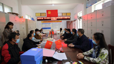 我校春节前走访慰问驻村第一书记