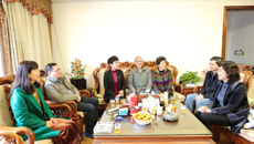 自治区党委统战部副部长陈洁慰问我校陈忠和研究员