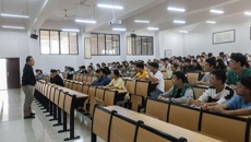 公管学院党委书记李怀泽给预防医学专业新生讲授党课