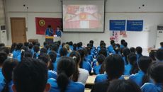 高等职业技术学院开展“聚焦两会热点，坚持科技创新”主题团日活动