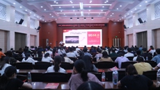 何并文副书记为附属国际壮医医院入党积极分子和发展对象上党课