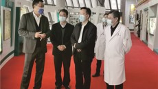 学校党委书记莫锦荣到一附院调研指导