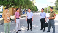 莫锦荣书记检查校园商铺的生产经营和安全卫生工作