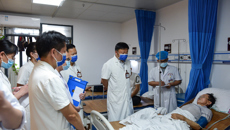 广西名中医秦祖杰、黄国东带队到都安为民办实事