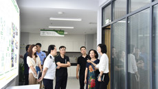 自治区公安厅政治部李华一行到我校调研