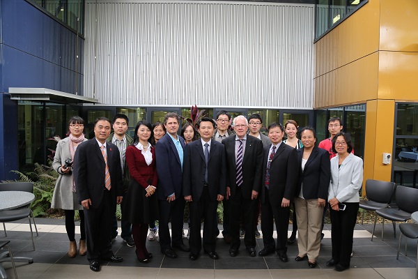 Ronald Quinn AM教授代表欧康纳校长欢迎我校代表团,宾主合影