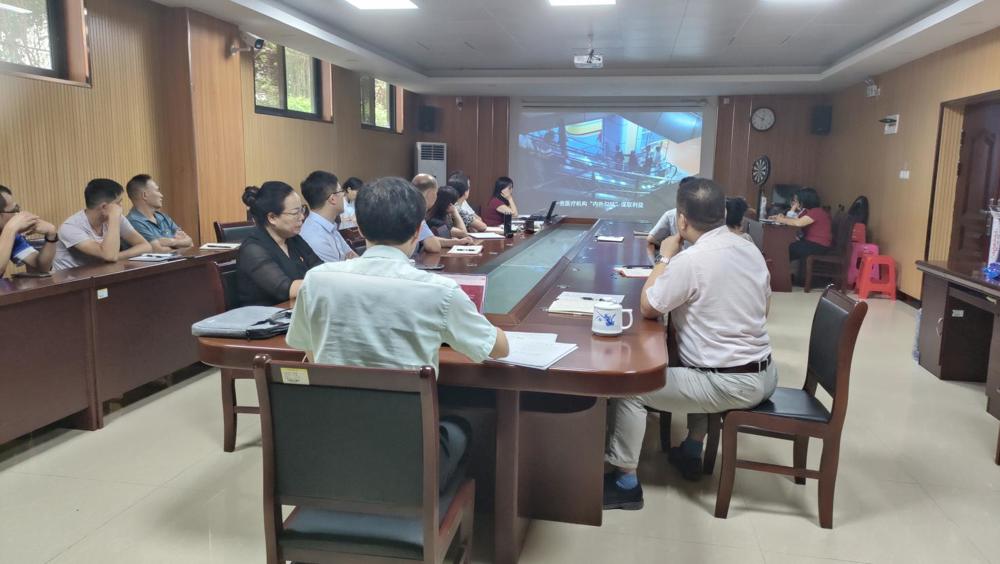 观看警示教育片