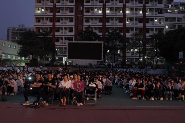 图2 参与活动的师生